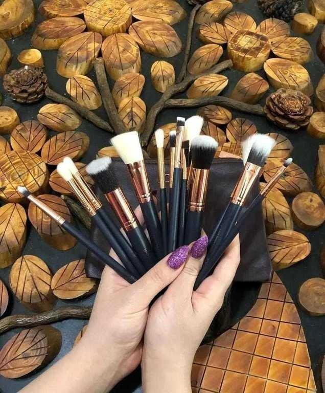 Makeup Brushes Set . Pack of 15